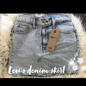 LEVI’S DENIM SKIRT